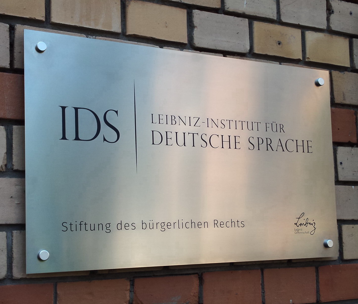 IDS_Shield_Leibniz_Institute_2019